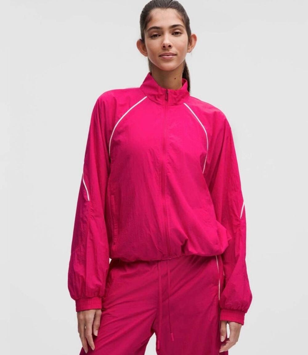 Lululemon 10 License to Train Lightweight Jacket in
Passionate